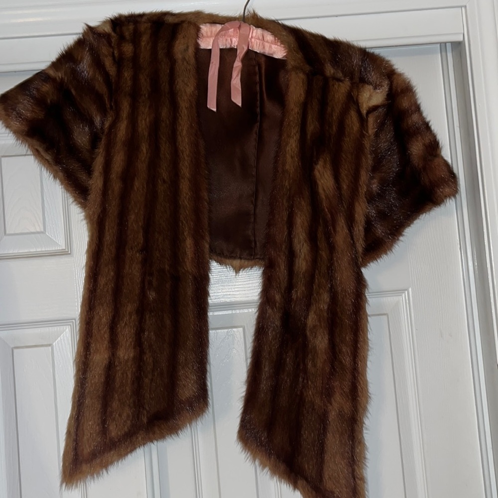 Women’s stole. Good condition. Medium